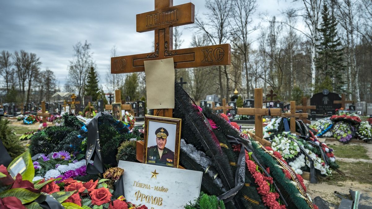Ruská krematoria nestíhají, docházejí i prostory na pohřbívání